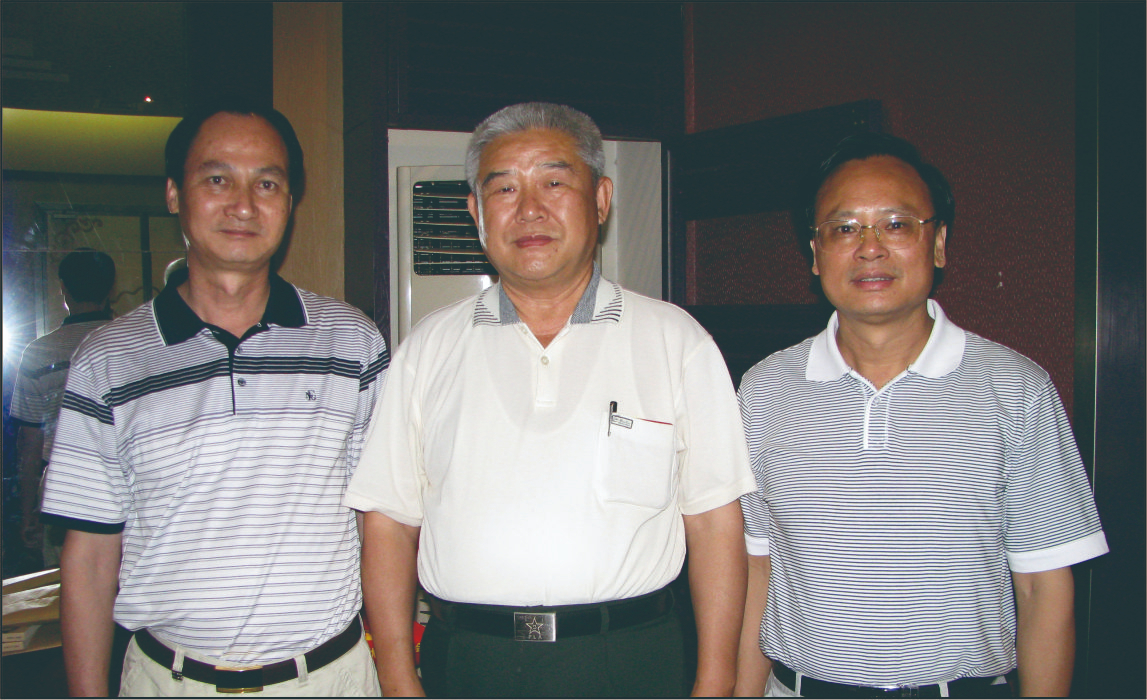 廣西區(qū)發(fā)改委領(lǐng)導(dǎo)陪同中國(guó)人民解放軍總參謀部政治部主任賈雪陽(yáng)軍（照片中）到公司實(shí)地考察，并給予“好安節(jié)電器”高度評(píng)價(jià)